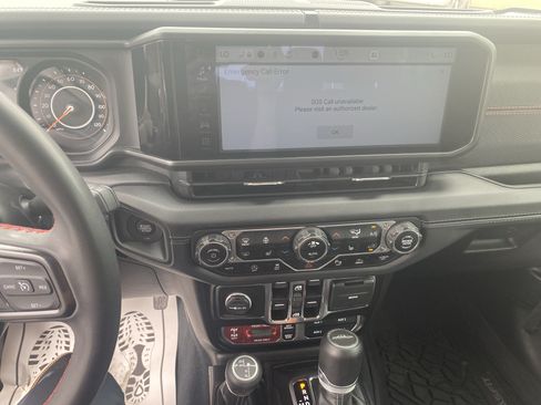 Used 2024 Jeep Gladiator Rubicon w/ Safety Group AWD/4WD image 13