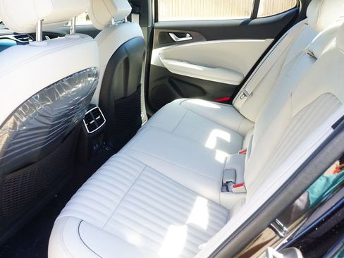 Certified 2025 Genesis G70 2.5T w/ Sport Prestige Package image 19