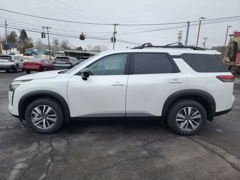 New 2026 Nissan Pathfinder SL image 5