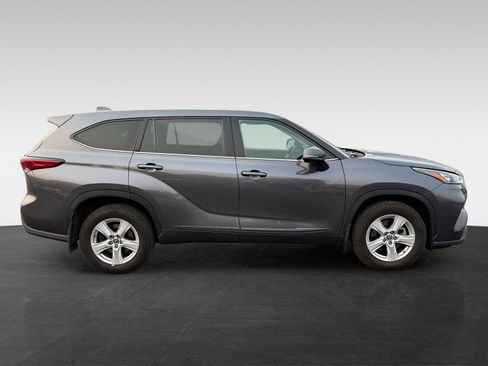 Used 2020 Toyota Highlander L AWD/4WD image 4