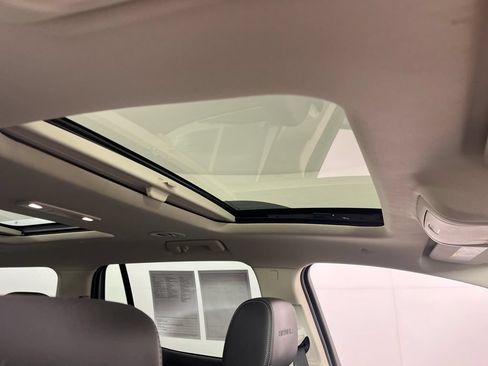 Used 2023 GMC Acadia Denali w/ Denali Ultimate Package FWD image 4