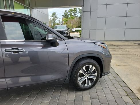 Used 2024 Toyota Highlander XLE image 8