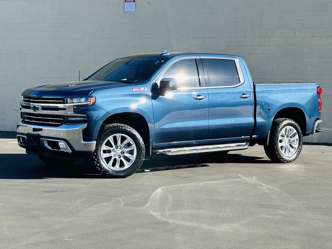 Used 2019 Chevrolet Silverado 1500 LTZ w/ LTZ Premium Package AWD/4WD image 4