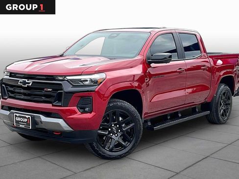 Used 2025 Chevrolet Colorado Z71 w/ Technology Package AWD/4WD image 1