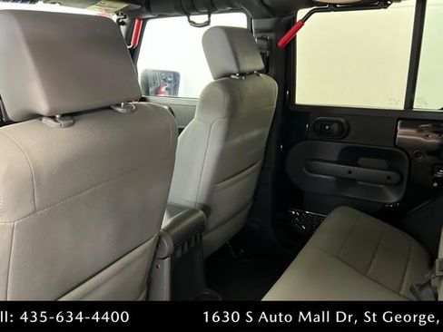 Used 2008 Jeep Wrangler Unlimited Rubicon w/ Dual Top Group AWD/4WD image 19