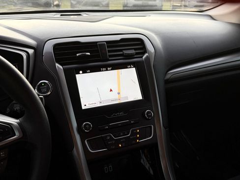 Used 2019 Ford Fusion SE FWD image 29