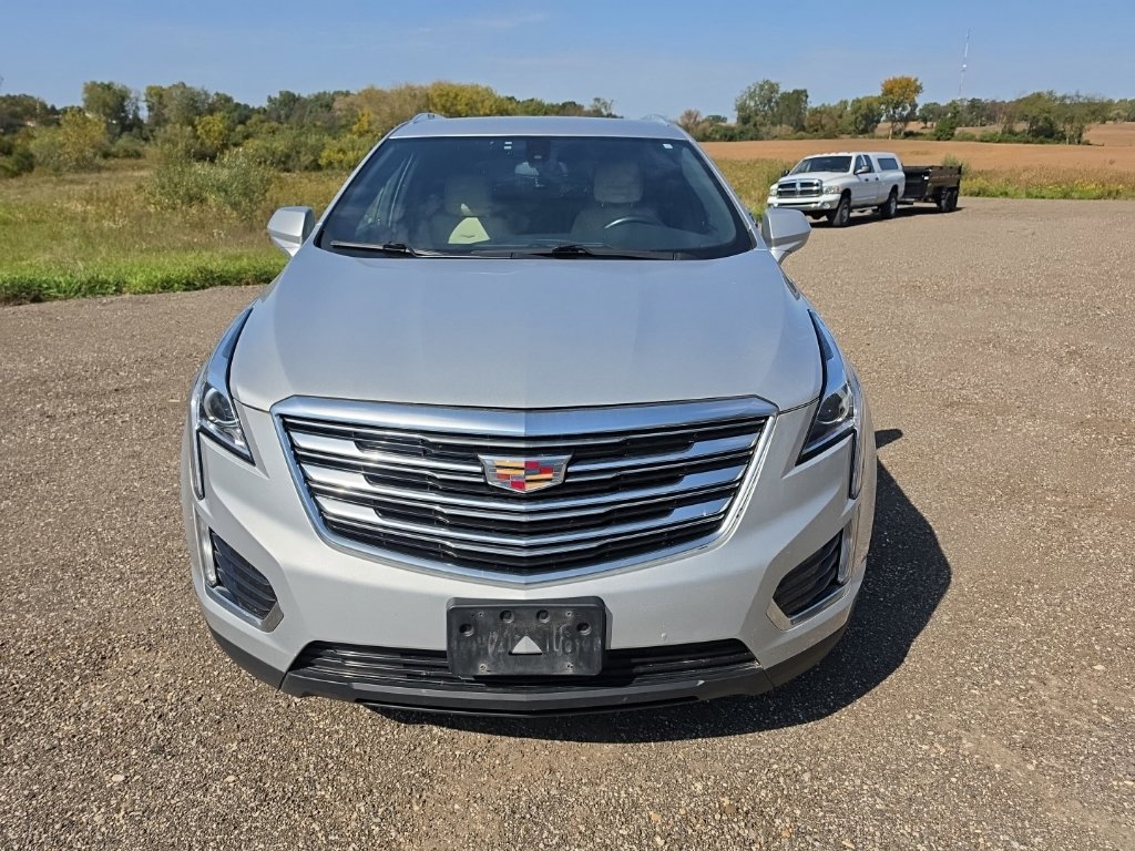 Used 2019 Cadillac XT5 FWD image 2