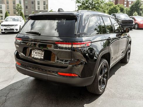 Used 2023 Jeep Grand Cherokee Altitude AWD/4WD image 28