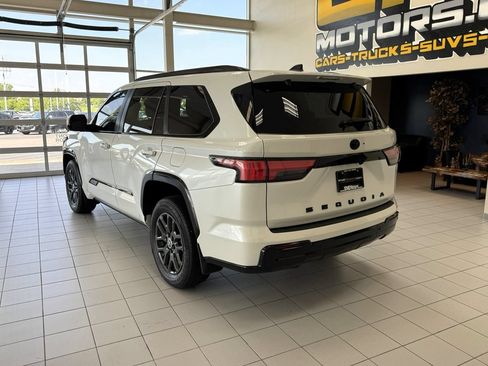 Used 2024 Toyota Sequoia Platinum AWD/4WD image 2
