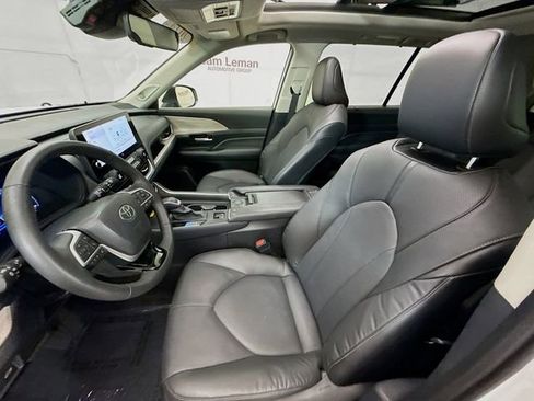Used 2024 Toyota Grand Highlander AWD image 21