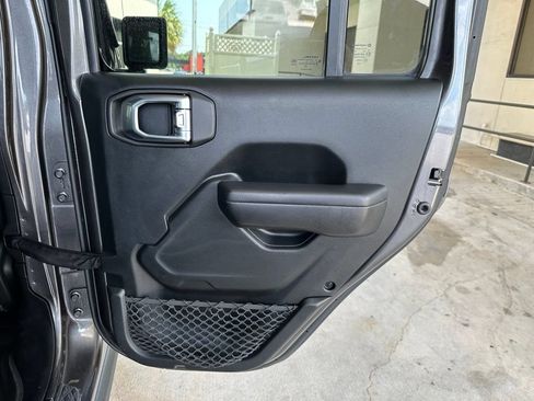 Used 2020 Jeep Gladiator Sport AWD/4WD image 31