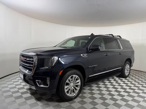 Used 2022 GMC Yukon XL SLT w/ SLT Premium Package AWD/4WD image 3