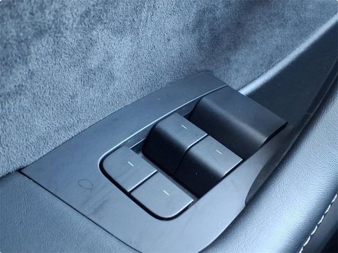 Used 2021 Tesla Model Y Long Range image 22