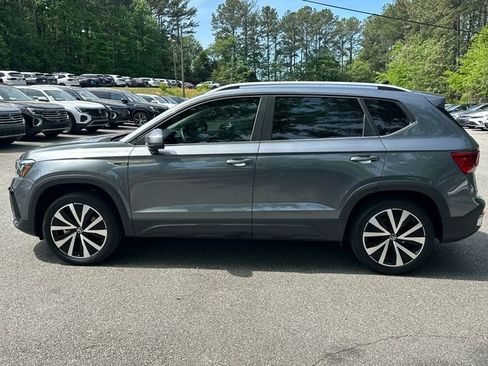 Used 2022 Volkswagen Taos SE w/ IQ.Drive SE Package image 8