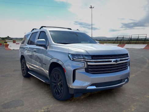 Used 2023 Chevrolet Tahoe LT w/ Luxury Package RWD image 2