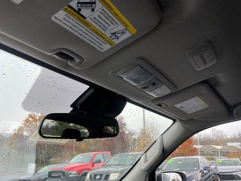 Certified 2022 Nissan Frontier SV image 26