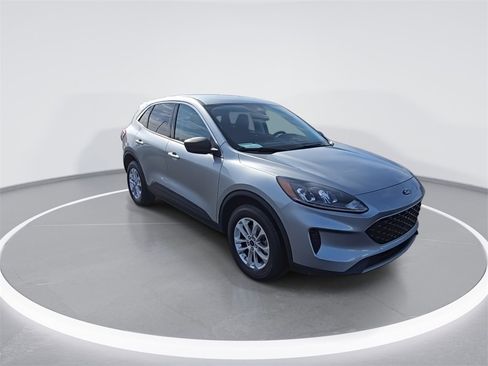 Used 2022 Ford Escape SE image 2