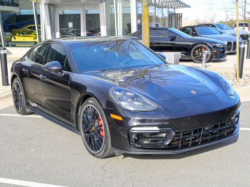 Used 2019 Porsche Panamera GTS image 3