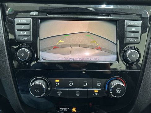 Used 2019 Nissan Rogue Sport S image 16