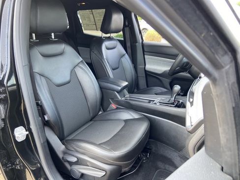 Used 2025 Jeep Compass Latitude AWD/4WD image 20