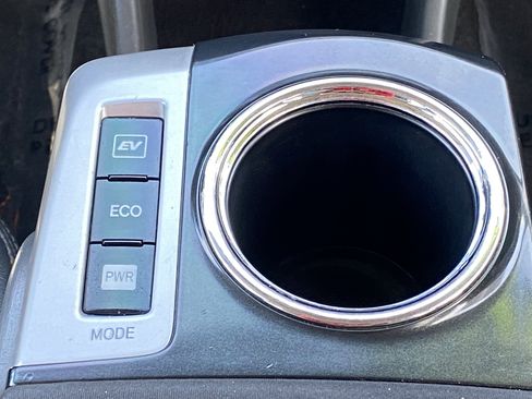 Used 2013 Toyota Prius V Five image 16