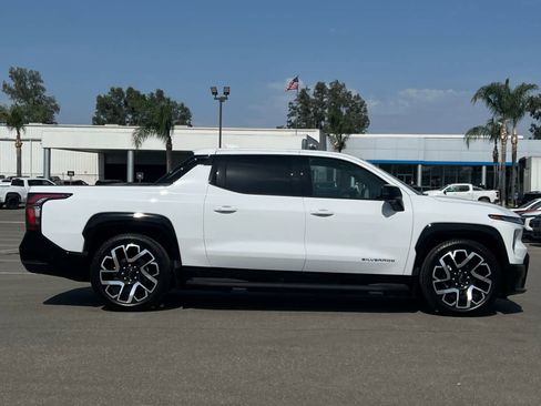 Used 2025 Chevrolet Silverado EV RST image 6