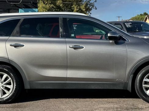 Used 2017 Kia Sorento AWD image 2
