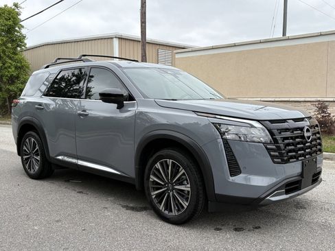 Certified 2026 Nissan Pathfinder Platinum FWD image 1