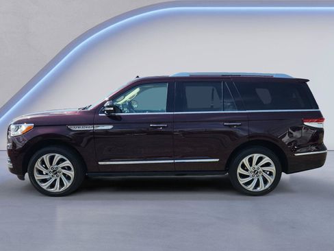 Used 2024 Lincoln Navigator Premiere AWD/4WD image 6