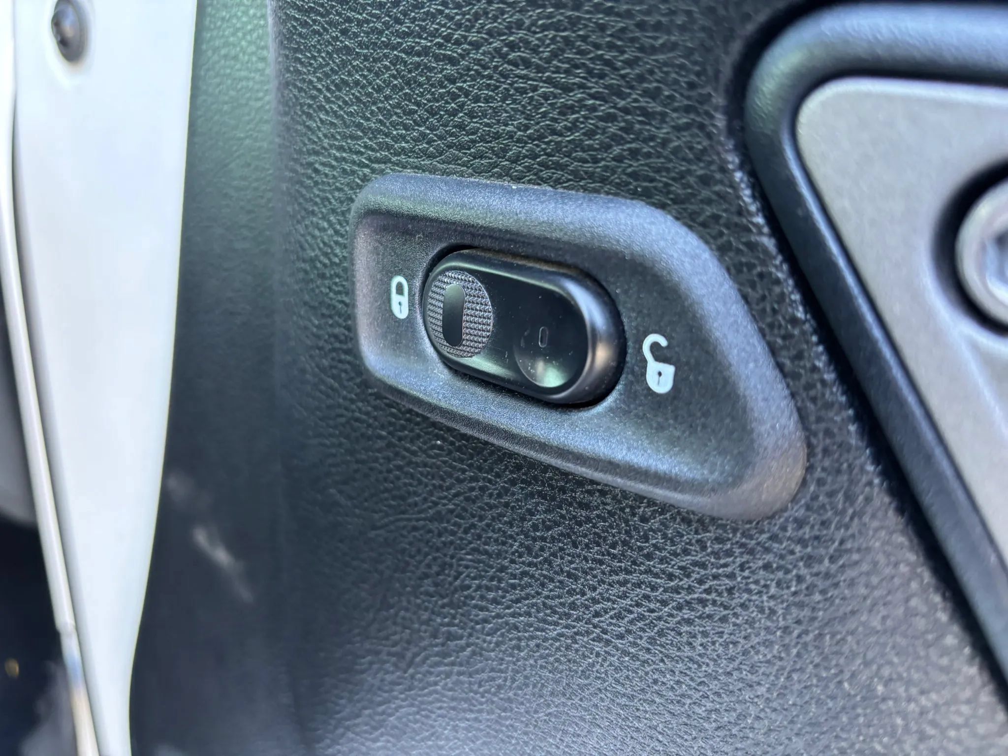 Used 2018 Jeep Wrangler Unlimited Sport S AWD/4WD image 38