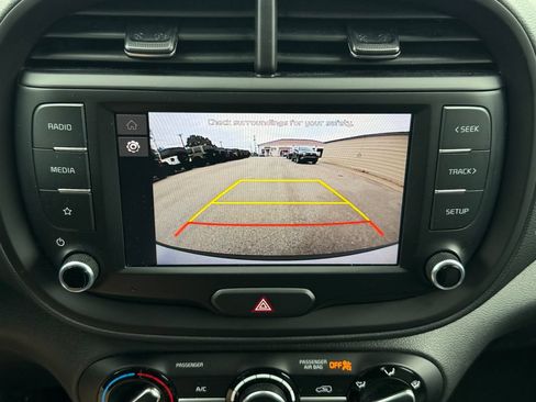 Certified 2023 Kia Soul LX w/ LX Technology Package FWD image 18