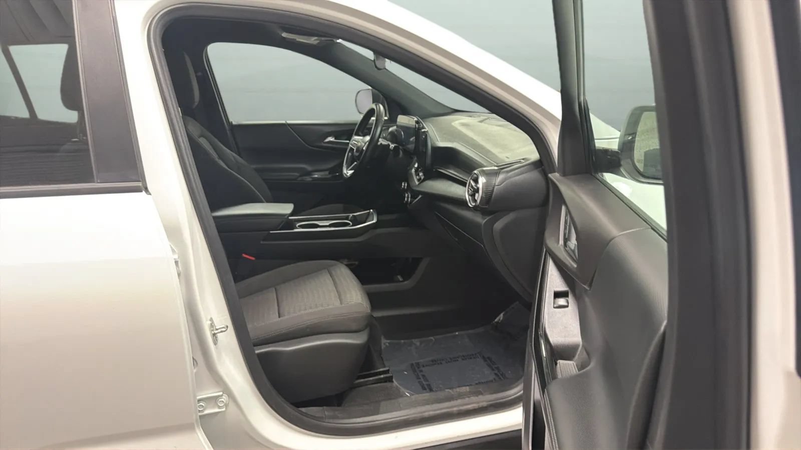 Used 2025 Chevrolet Equinox LT FWD image 22