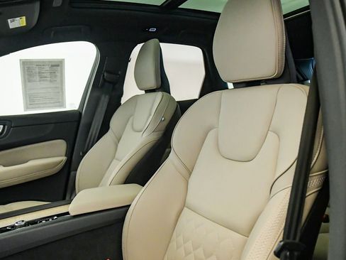 Used 2026 Volvo XC60 B5 Plus w/ Protection Package Premier AWD/4WD image 18