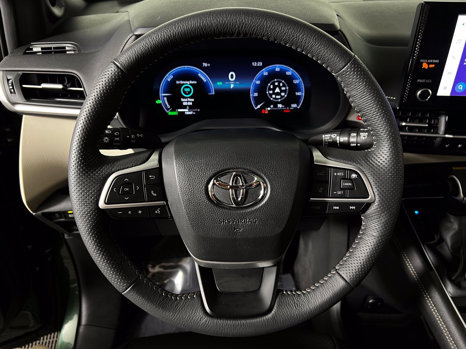 Certified 2025 Toyota Sienna Platinum FWD image 16