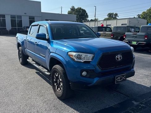 Used 2016 Toyota Tacoma SR5 w/ Towing Package RWD image 3