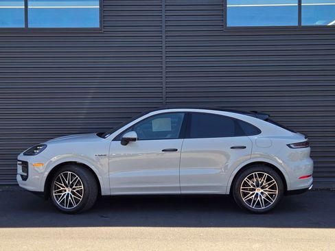 New 2025 Porsche Cayenne E-Hybrid Coupe image 2