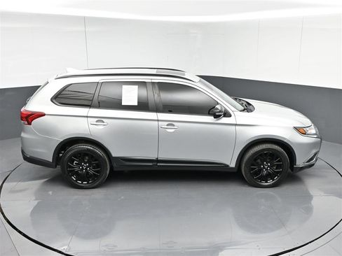 Used 2018 Mitsubishi Outlander SEL AWD/4WD image 25