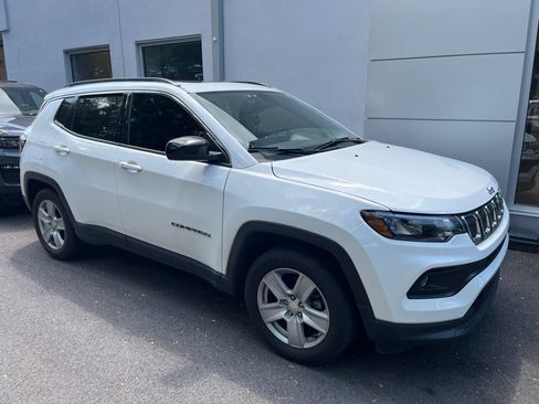 Used 2022 Jeep Compass Latitude w/ Sun and Sound Group FWD image 1