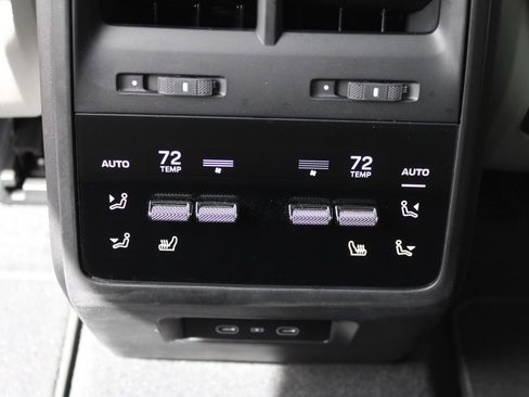 Used 2024 Porsche Macan 4 Electric image 36