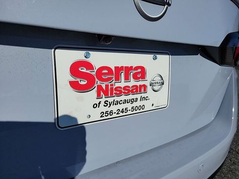 New 2025 Nissan Versa SR w/ Trunk Package FWD image 32