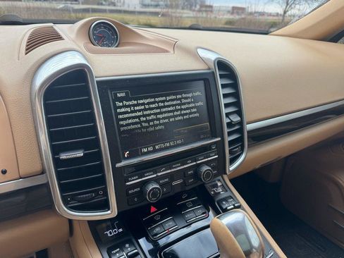 Used 2016 Porsche Cayenne S image 13