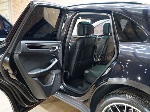 Used 2019 Porsche Macan S image 45