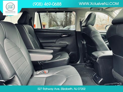 Used 2020 Toyota Highlander XLE image 22