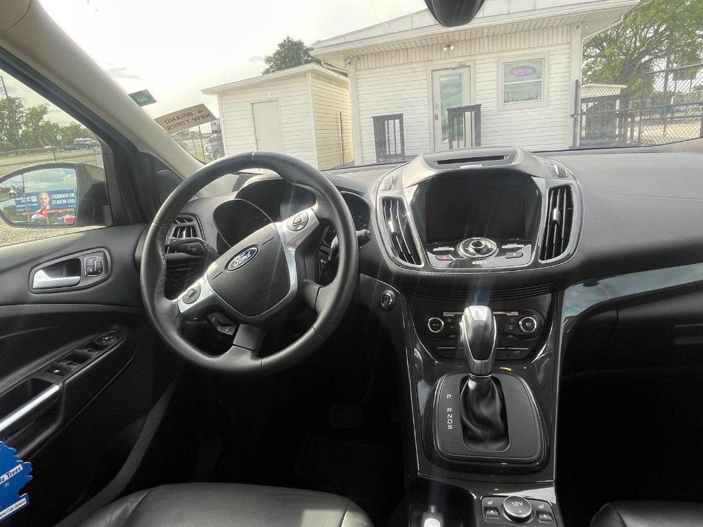 Used 2015 Ford Escape Titanium FWD image 5
