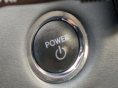 Used 2023 Toyota Highlander XLE AWD/4WD image 23