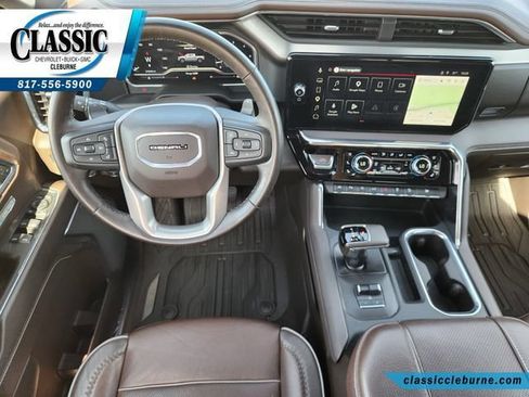 Used 2024 GMC Sierra 1500 Denali w/ Technology Package AWD/4WD image 3