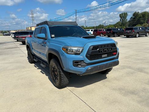 Used 2018 Toyota Tacoma TRD Pro AWD/4WD image 4