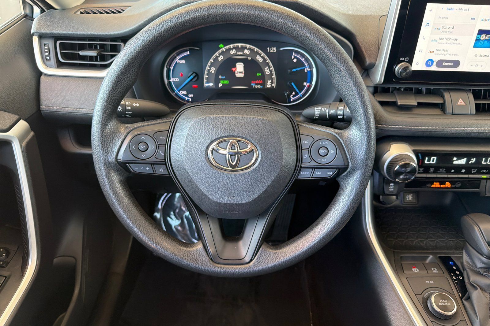 Used 2025 Toyota RAV4 XLE AWD/4WD image 17