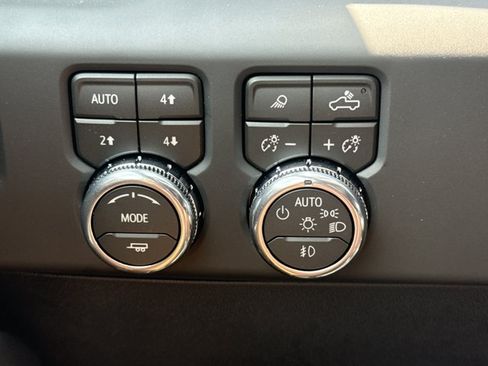 New 2026 GMC Sierra 2500 AT4 w/ AT4 Premium Plus Package AWD/4WD image 24
