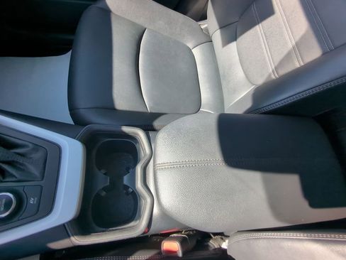 Used 2021 Toyota RAV4 XLE Premium AWD/4WD image 21